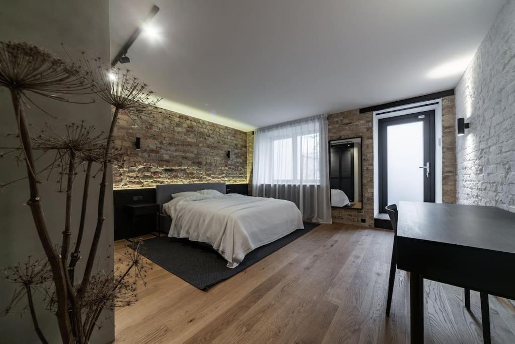 Apartment 3 Storey With A Character And A Terrace *